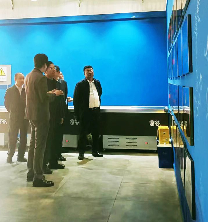 辽宁省政府副省长霍步刚一行来腾博会官方网站集团考察调研